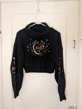 ROMWE Black Cropped Turtleneck Sweater with Embroidered Snake and Foliage
